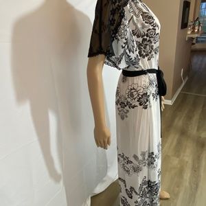 In Bloom By Jonquil Size Small  Full Length Sheer Lace Black & White Robe